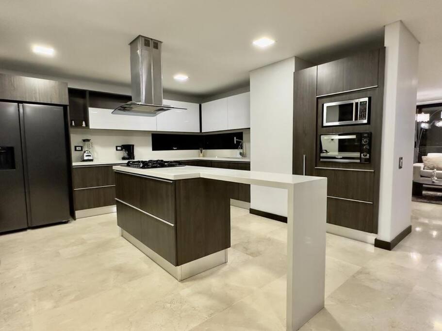 1301 Luxury Penthouse, Poblado