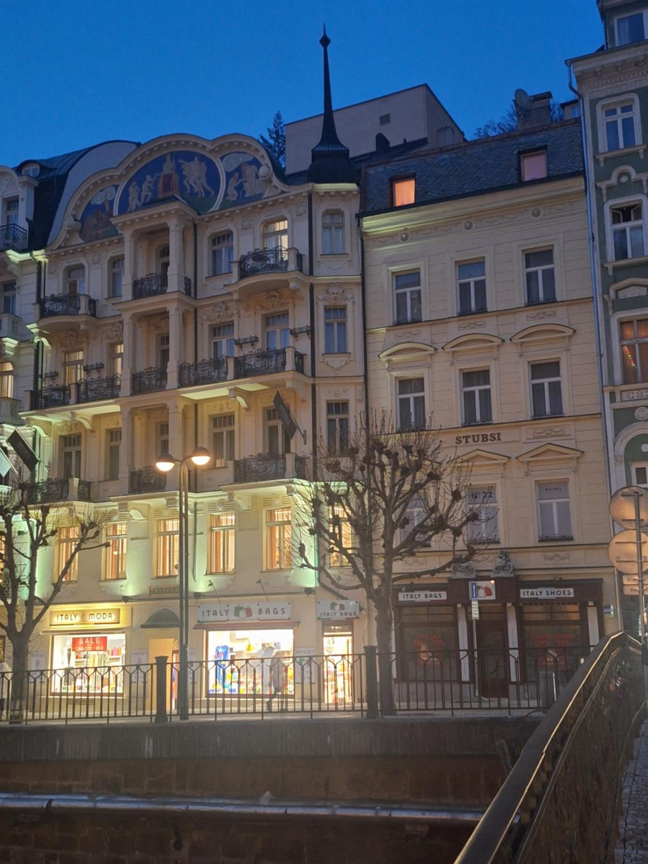 Apartments Stubsi with colonnade view