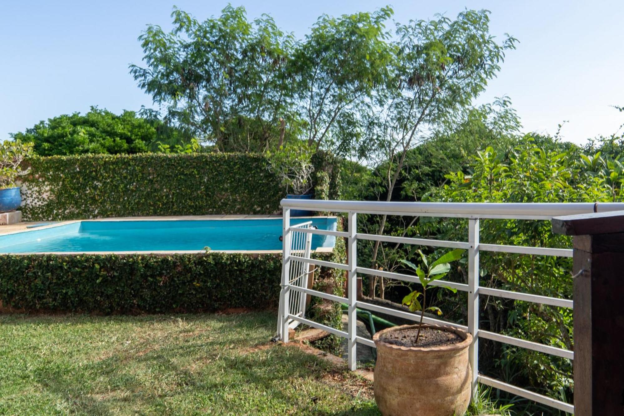Vista panorâmica e praia a pé.