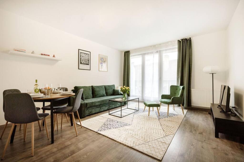 Stylish Suite with Balcony in Central Budapest view 2