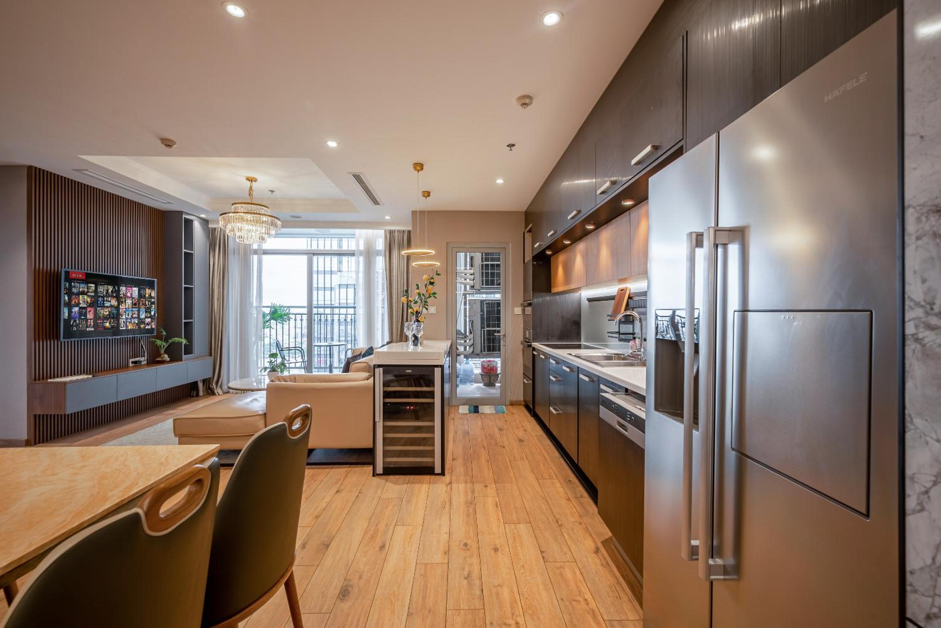 CeLaVie Serviced Apartment - The Vinhomes and Landmark