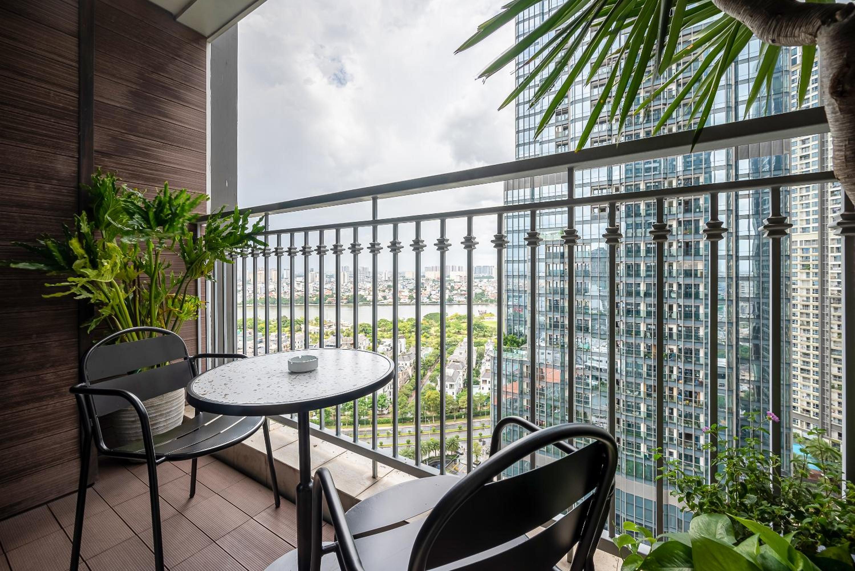 CeLaVie Serviced Apartment - The Vinhomes and Landmark
