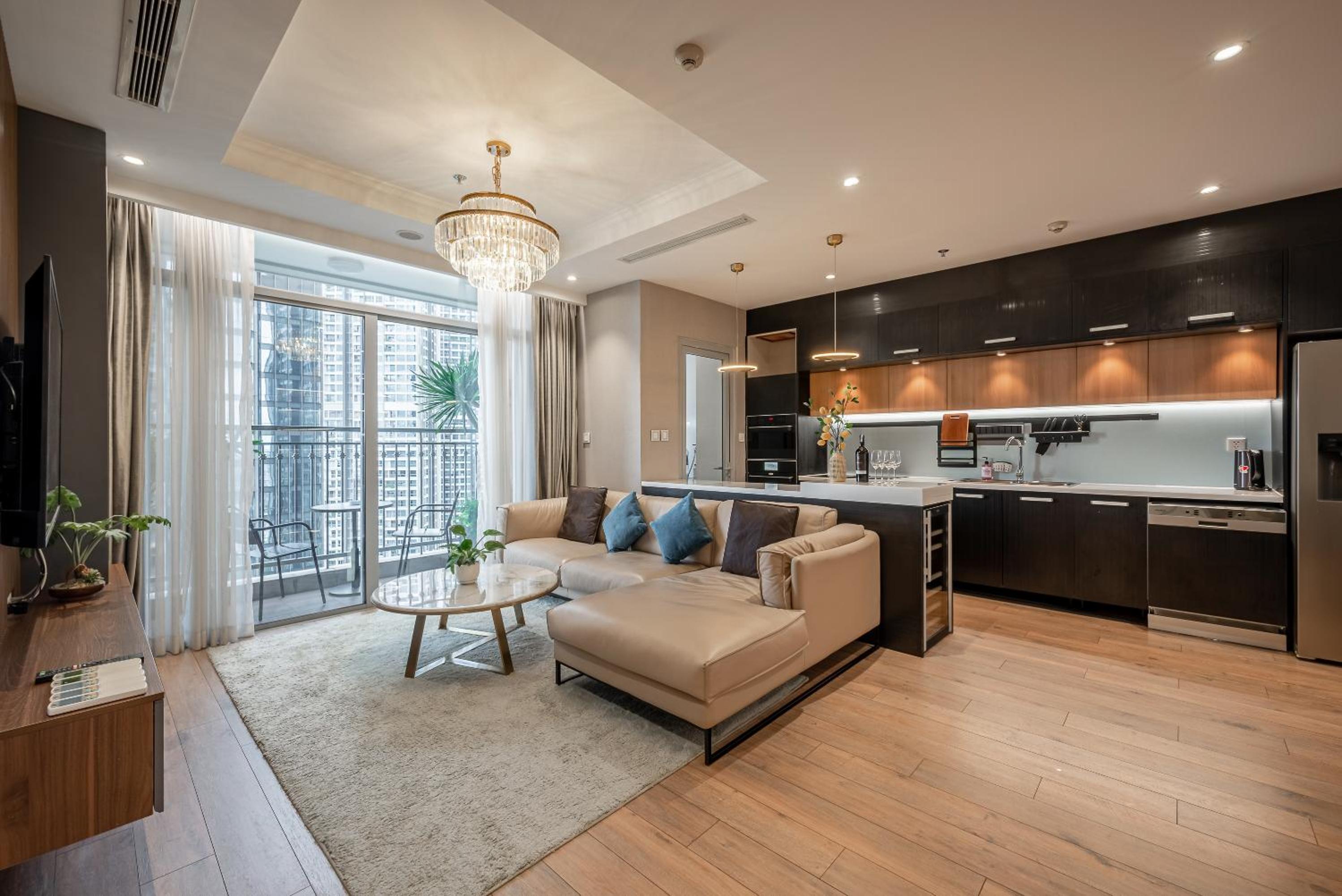 CeLaVie Serviced Apartment - The Vinhomes and Landmark