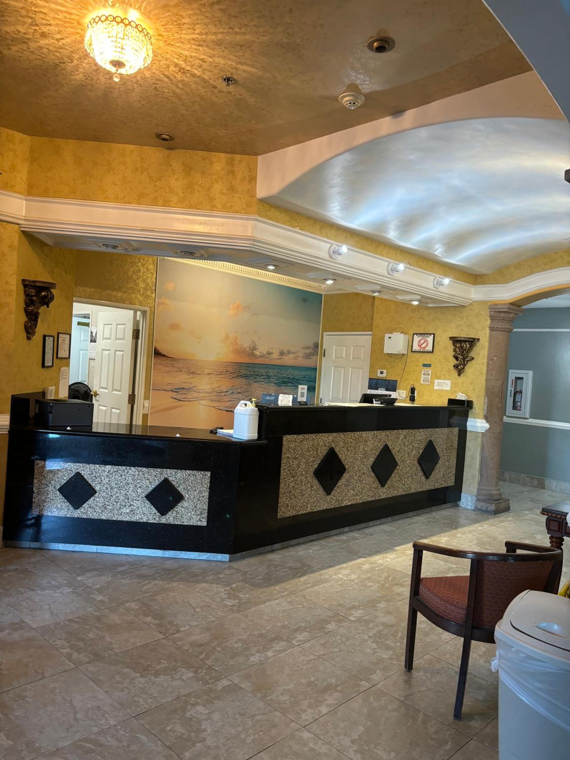 Deluxe Inn & Suites