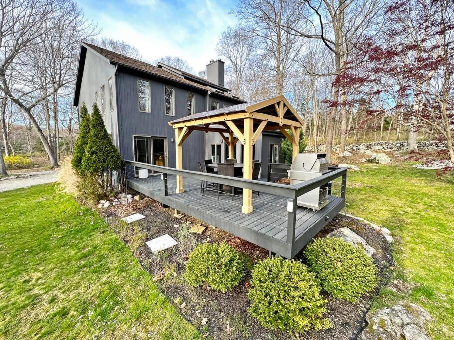 Secluded Farmhouse Retreat - Minutes from Mystic view 4