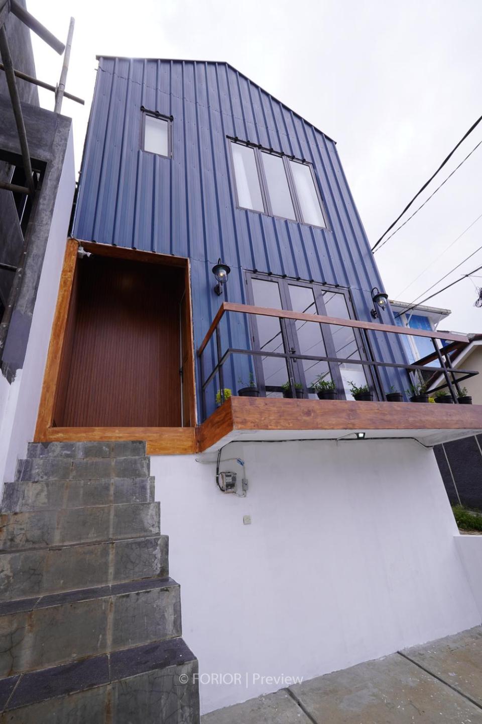 RUMAH BIRU