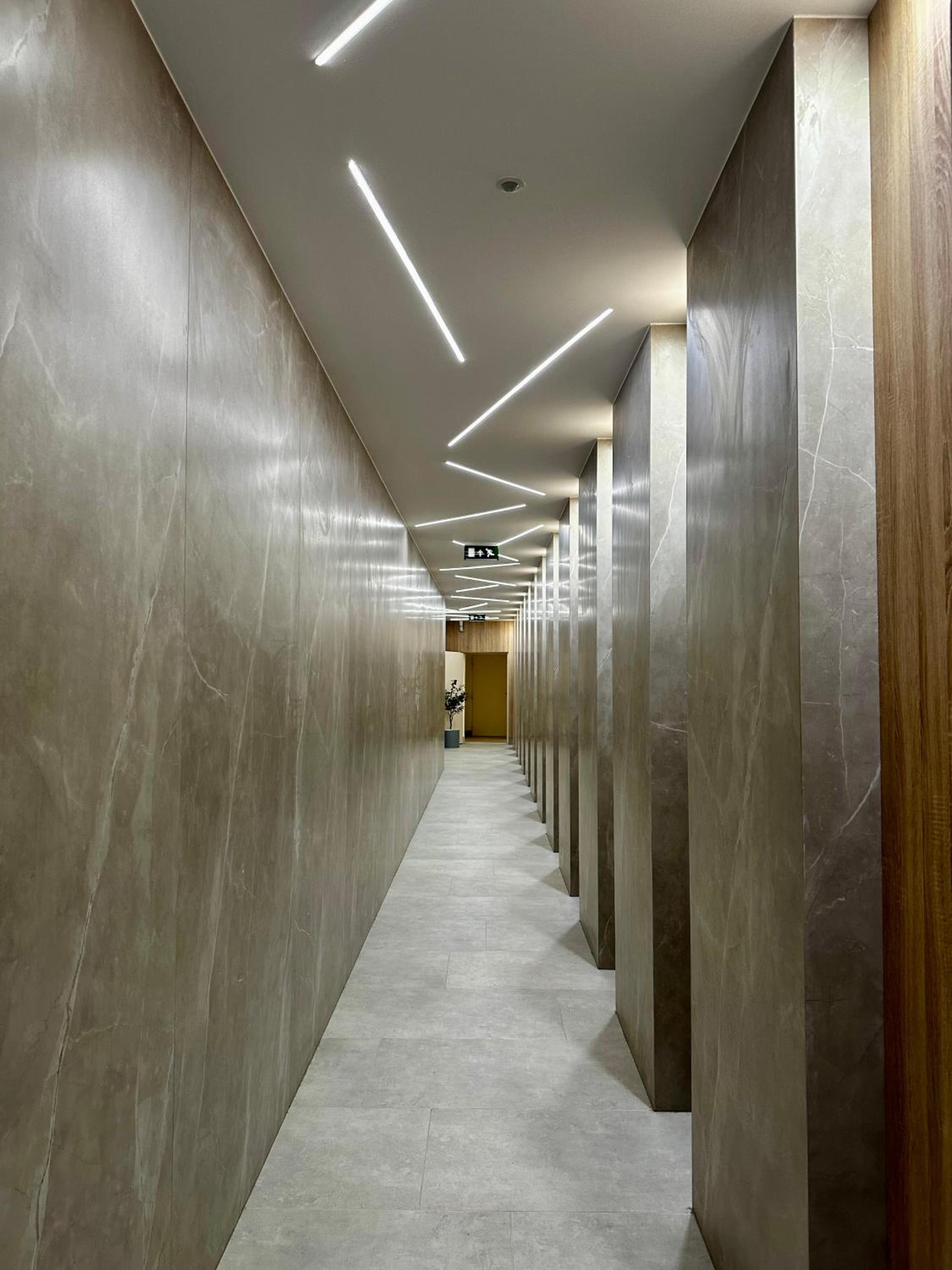 Modern and Luxury Apartment-12