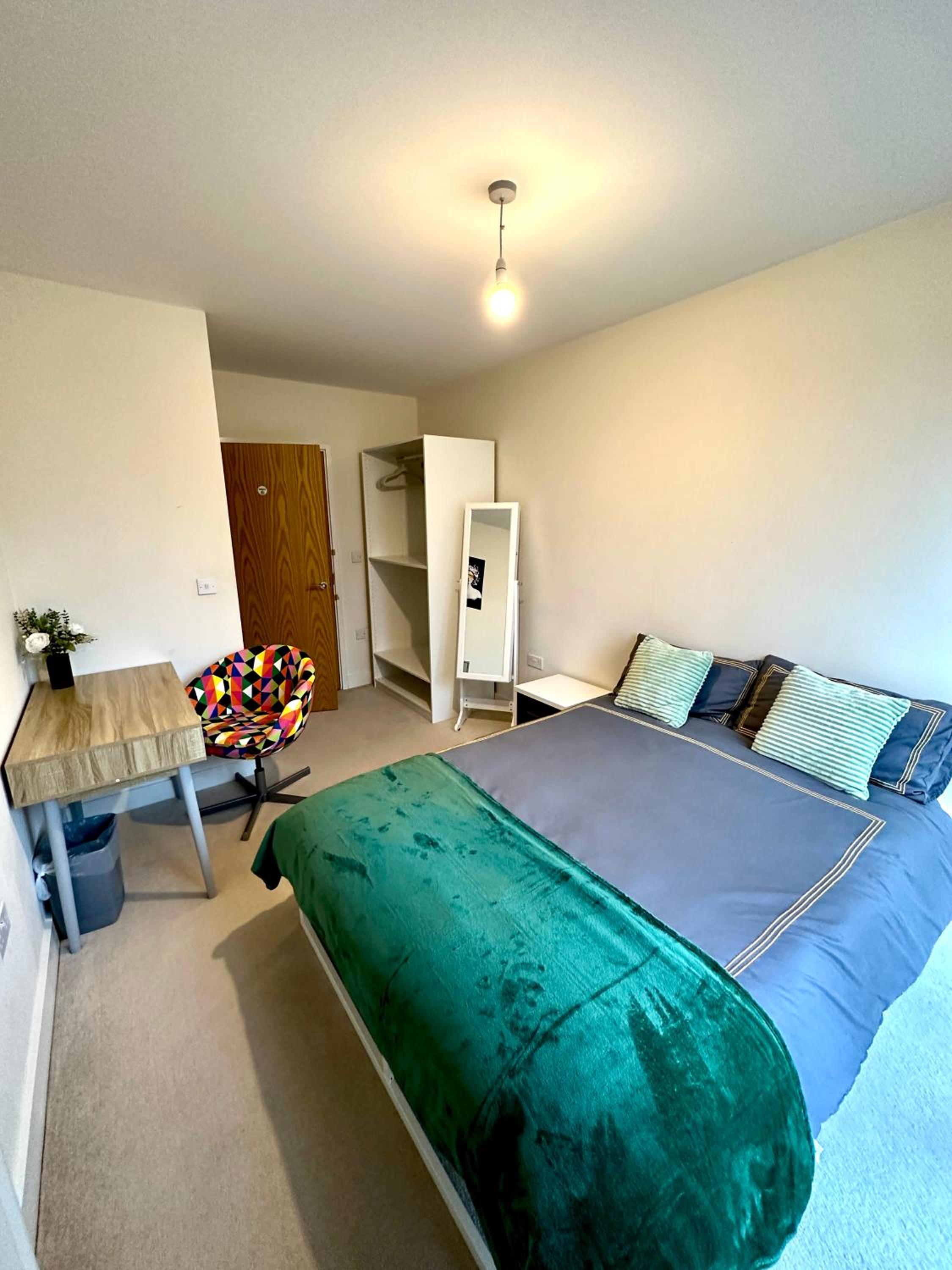Peaceful shared flat 30mins Central London