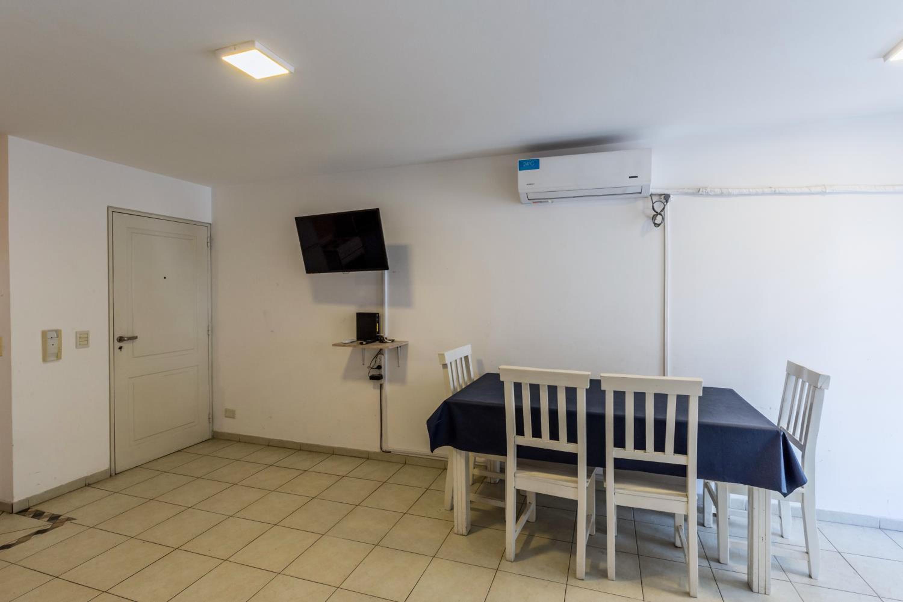 Depto de confortables ambientes by Lofty