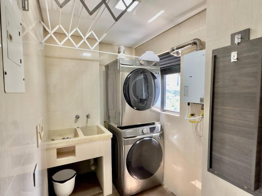 902 luxury apartment in heart of El Poblado!