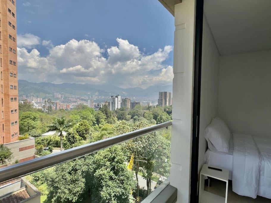 902 luxury apartment in heart of El Poblado!