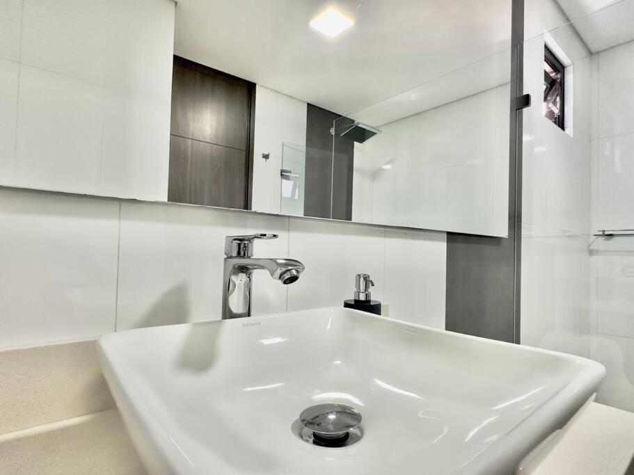 902 luxury apartment in heart of El Poblado!