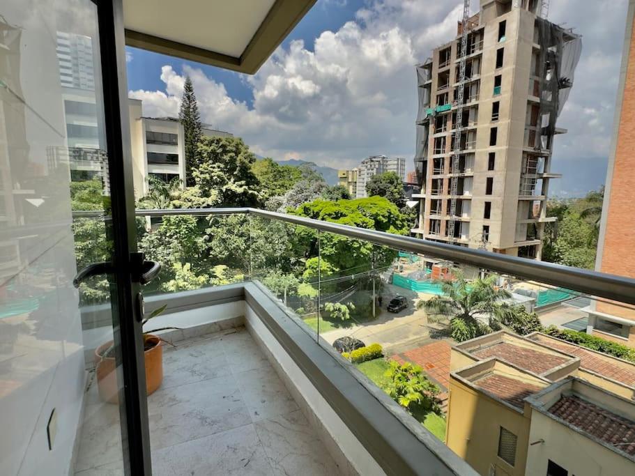 902 luxury apartment in heart of El Poblado!