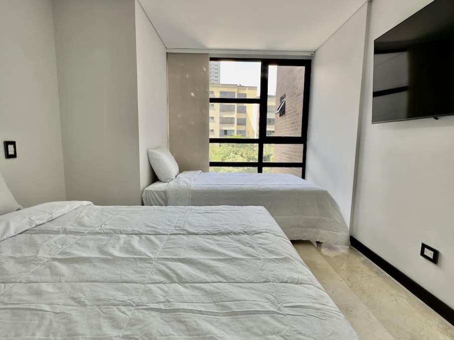 902 luxury apartment in heart of El Poblado!