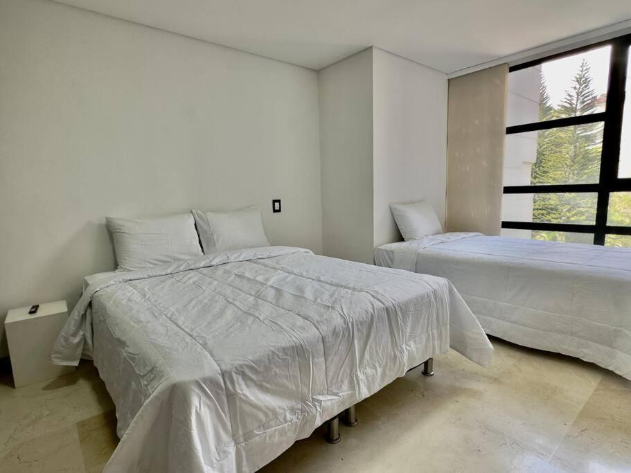 902 luxury apartment in heart of El Poblado!