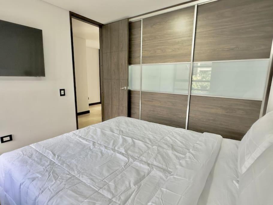 902 luxury apartment in heart of El Poblado!