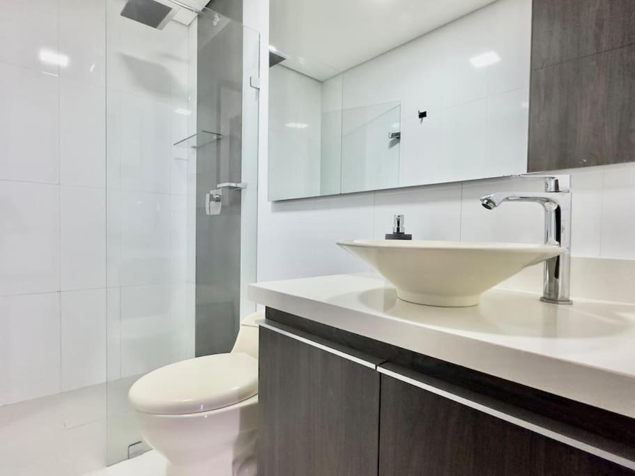902 luxury apartment in heart of El Poblado!
