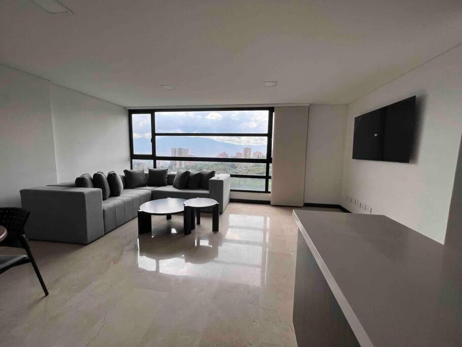 902 luxury apartment in heart of El Poblado!