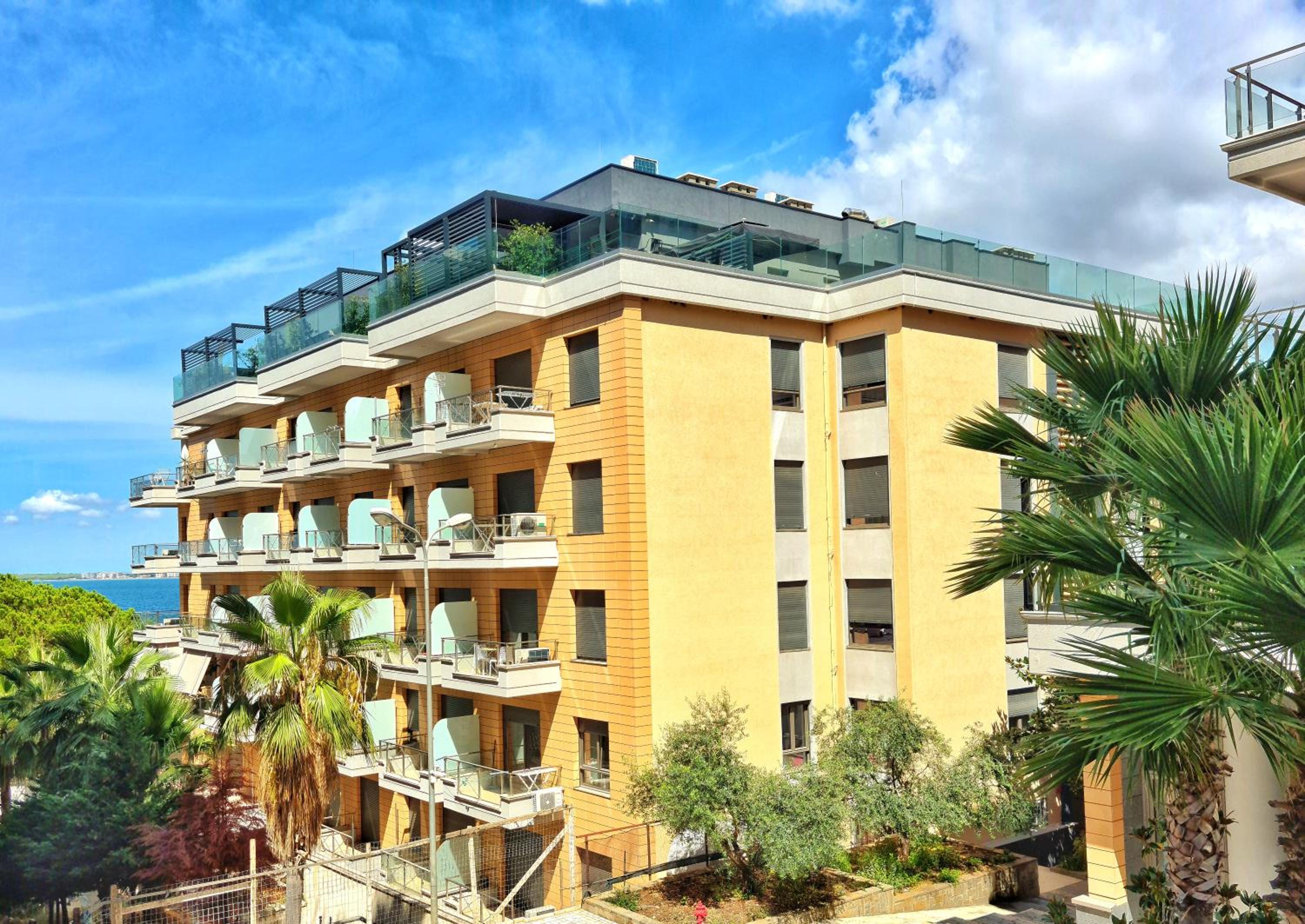 Luxury and Cozy Apartments 200 Meters from the Beach, 50 Meters from Marina Bay Luxury resort