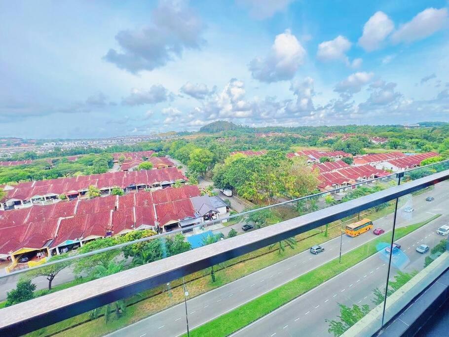 Mount Austin Cube8teen Homestay 新山