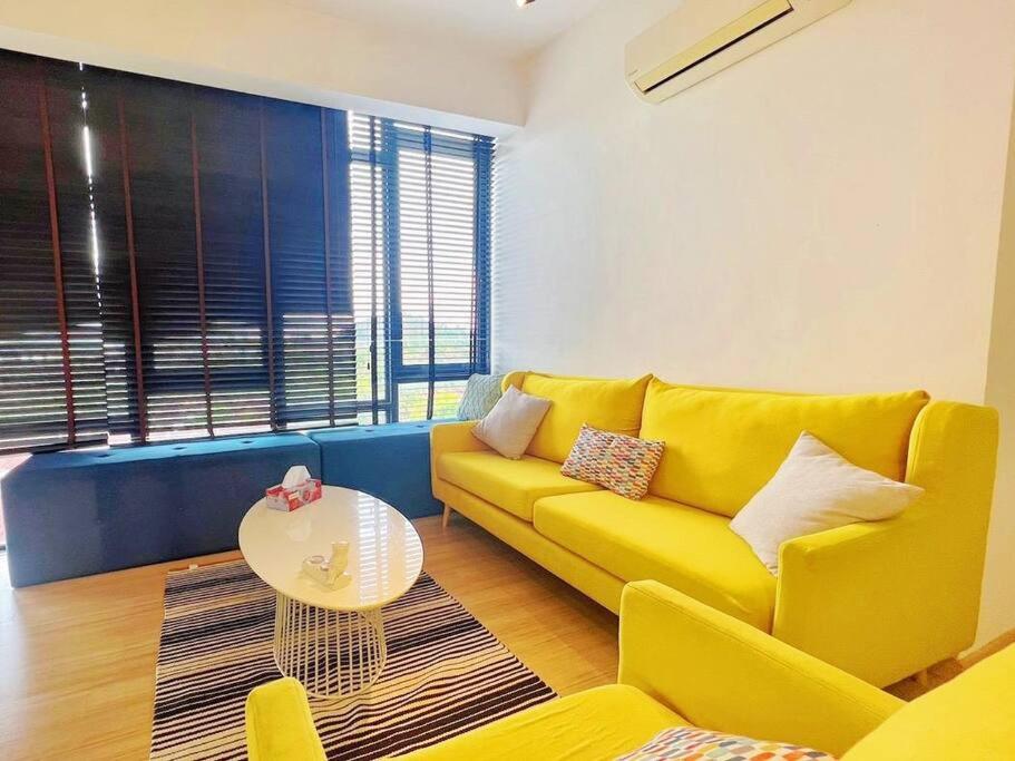 Mount Austin Cube8teen Homestay 新山