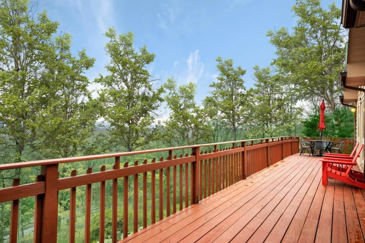 Huge 5 Bedroom Modern Cabin wHot Tub, Deck, WiFi view 5