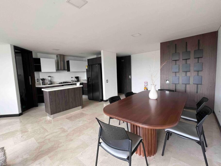 602, Modern apartment in heart of El Poblado + View!