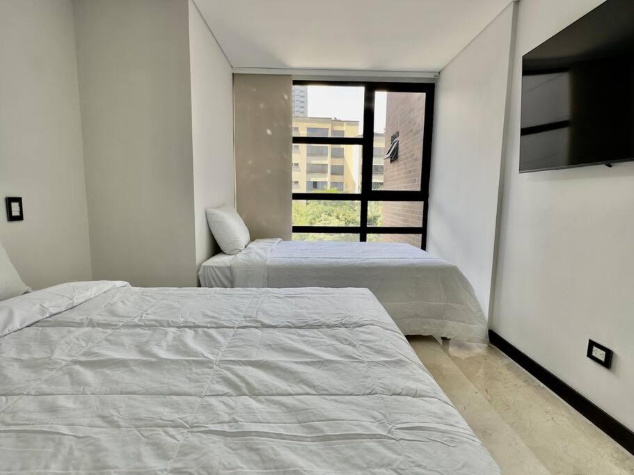 602, Modern apartment in heart of El Poblado + View!