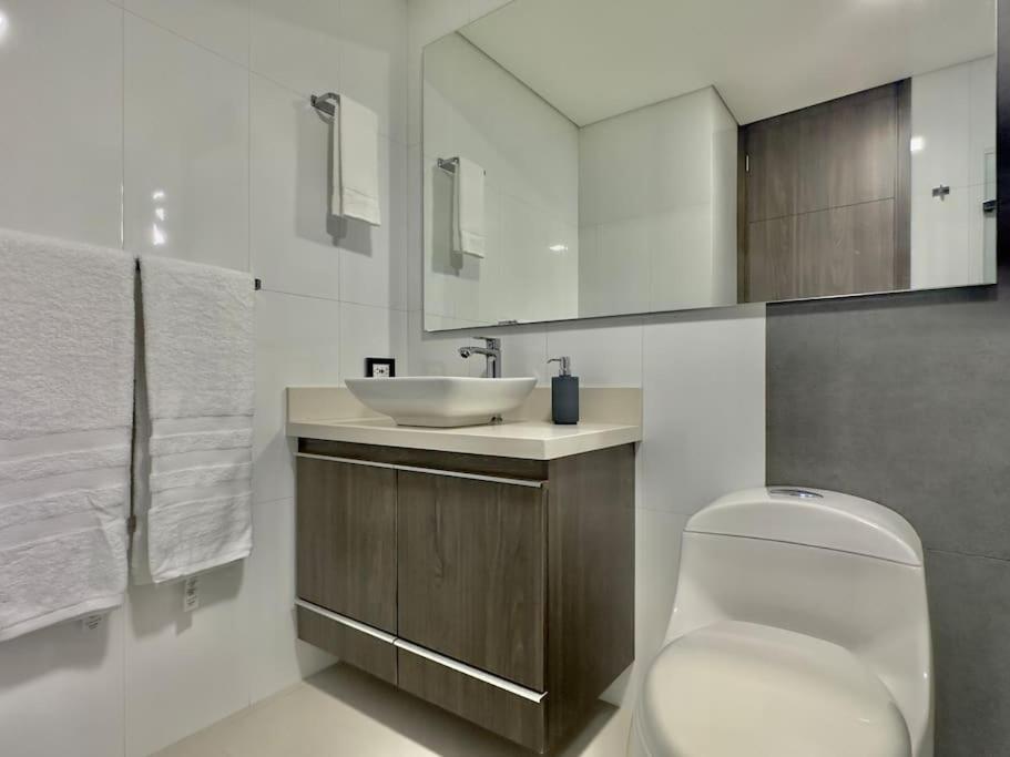 602, Modern apartment in heart of El Poblado + View!