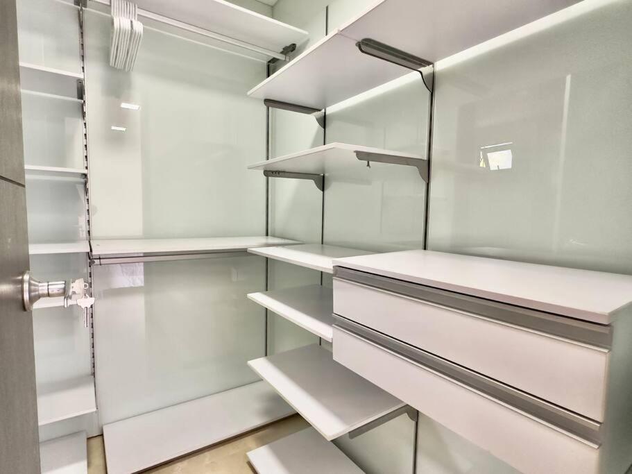 602, Modern apartment in heart of El Poblado + View!