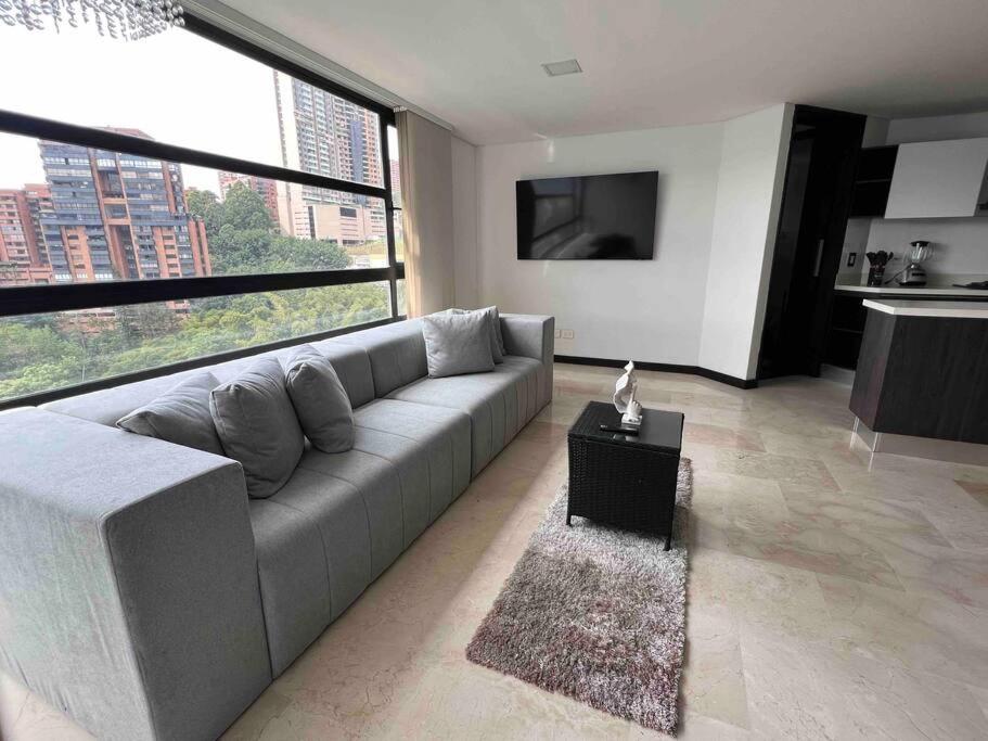 602, Modern apartment in heart of El Poblado + View!