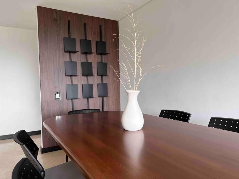 602, Modern apartment in heart of El Poblado + View!