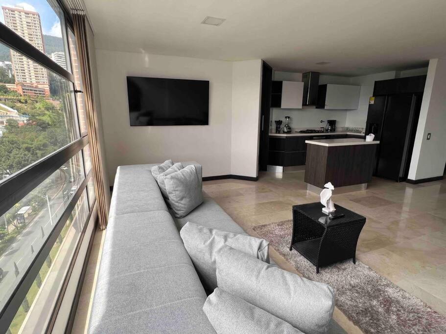 602, Modern apartment in heart of El Poblado + View!
