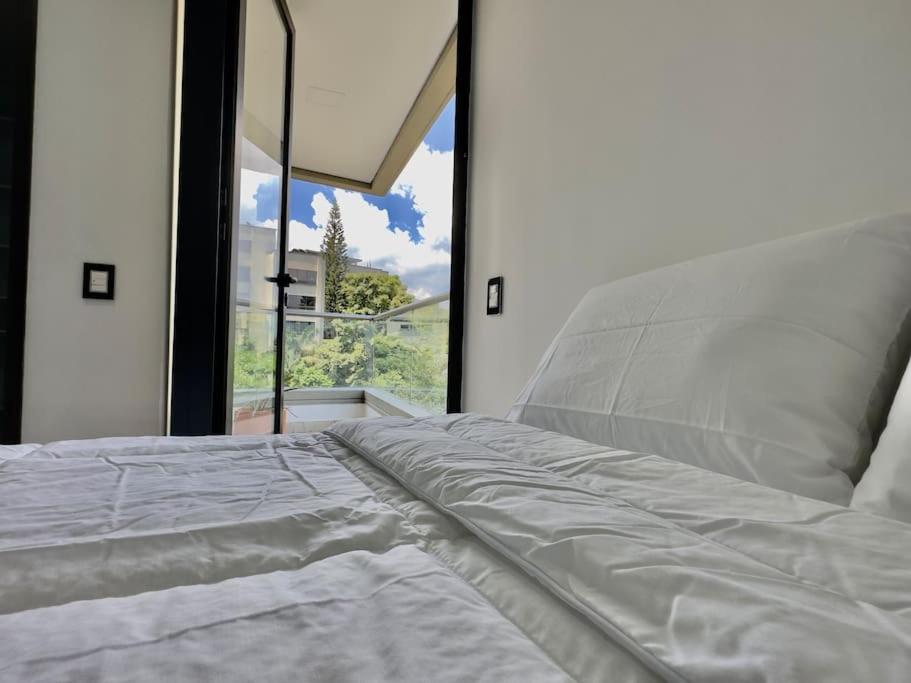 602, Modern apartment in heart of El Poblado + View!