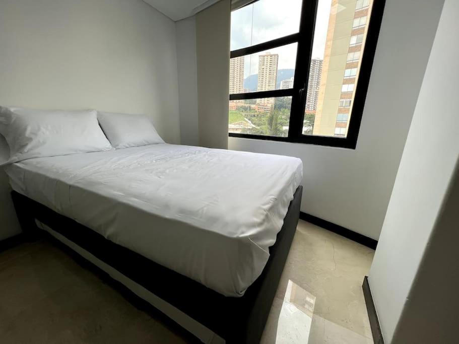 701, Beautiful apartment in heart of El Poblado + View!