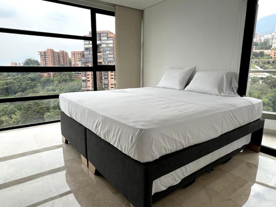 701, Beautiful apartment in heart of El Poblado + View!