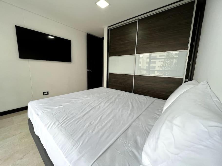701, Beautiful apartment in heart of El Poblado + View!
