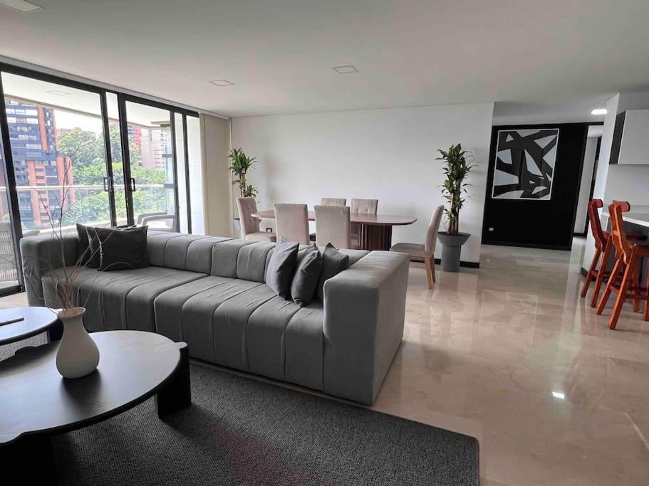 701, Beautiful apartment in heart of El Poblado + View!