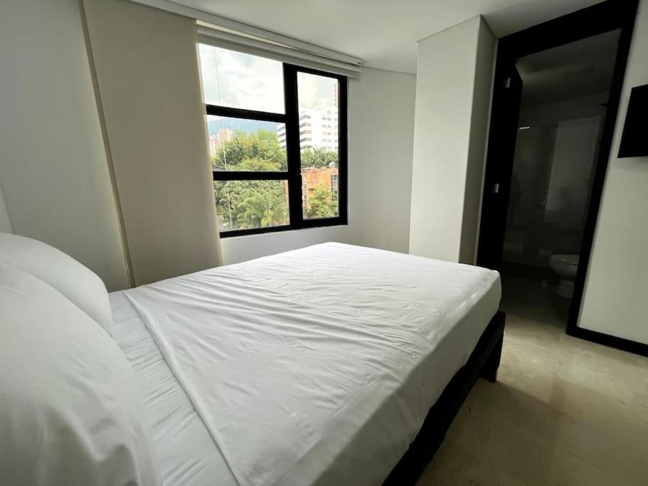 701, Beautiful apartment in heart of El Poblado + View!