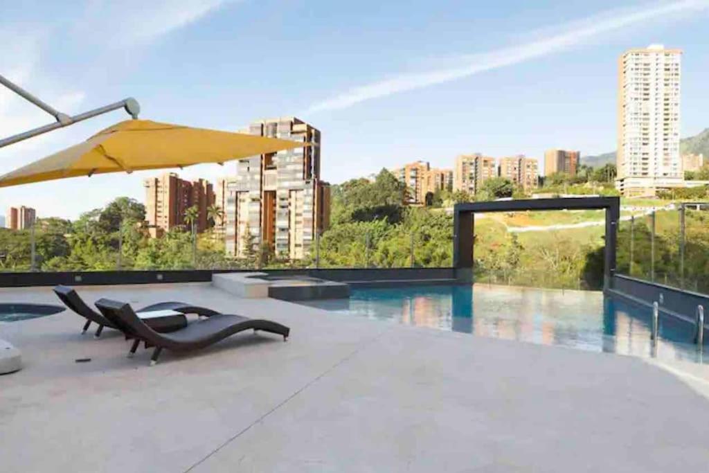 701, Beautiful apartment in heart of El Poblado + View!