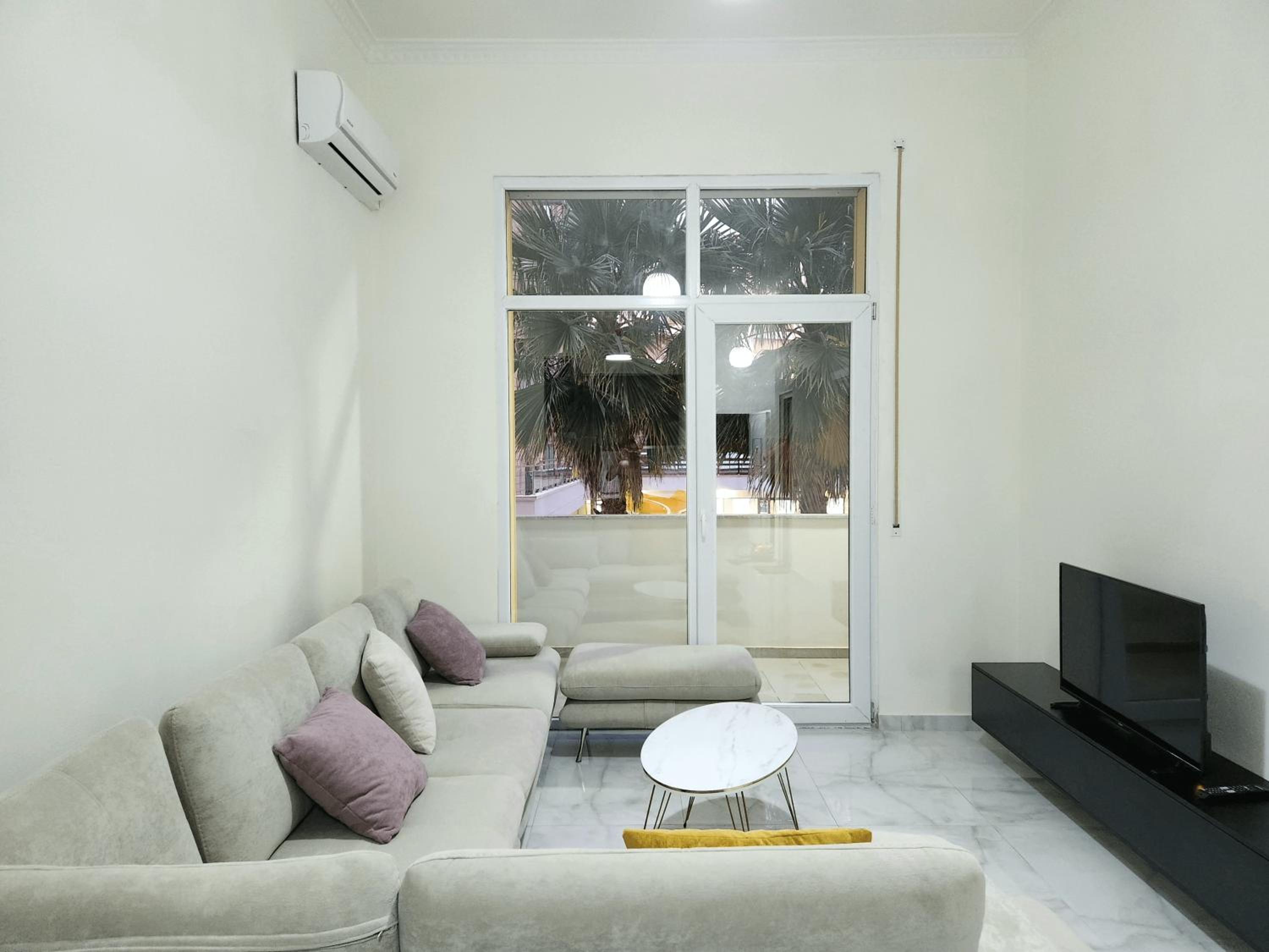 Luxury and Cozy Apartments 200 Meters from the Beach, 50 Meters from Marina Bay Luxury resort