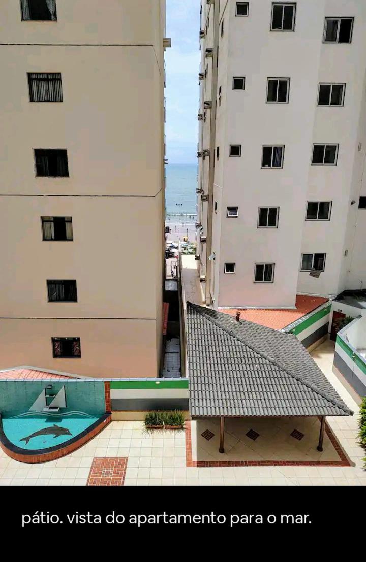 Na orla da praia do morro