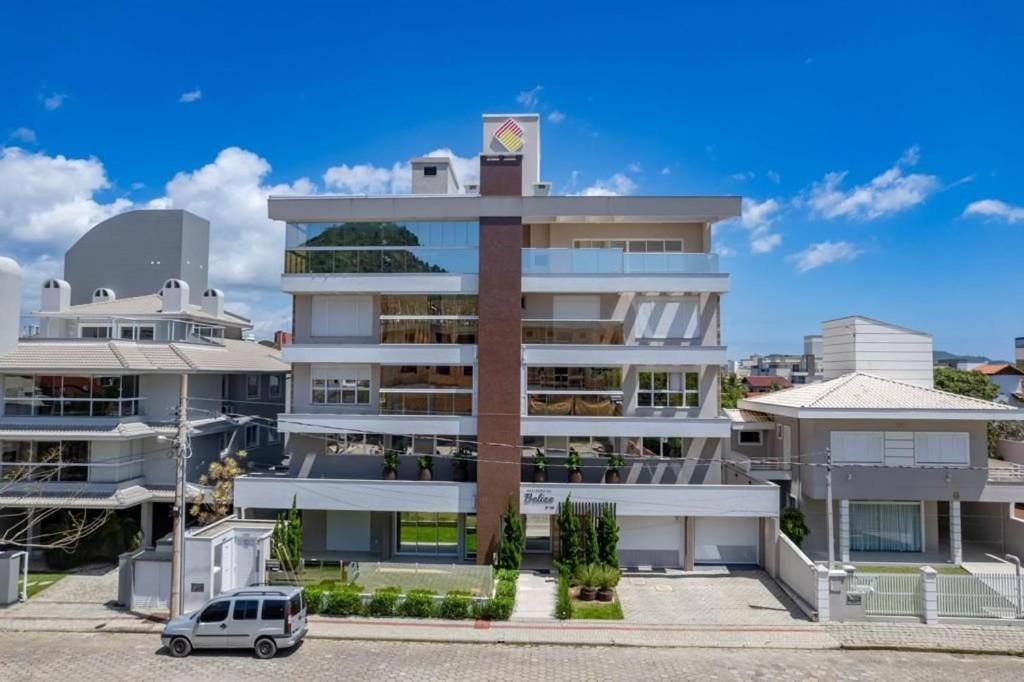 Apartamento na quadra da praia | 02 suítes view 2
