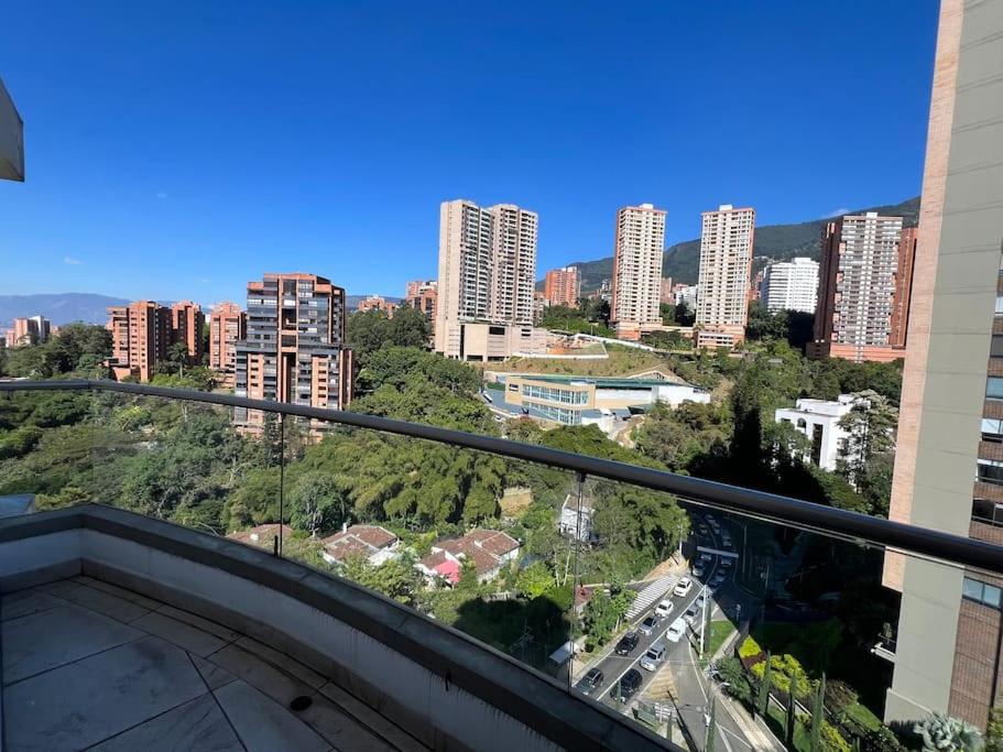 1202, Central Apartment in El Poblado + View