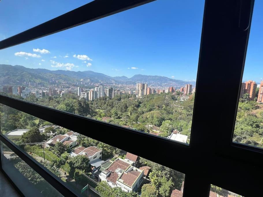 1202, Central Apartment in El Poblado + View