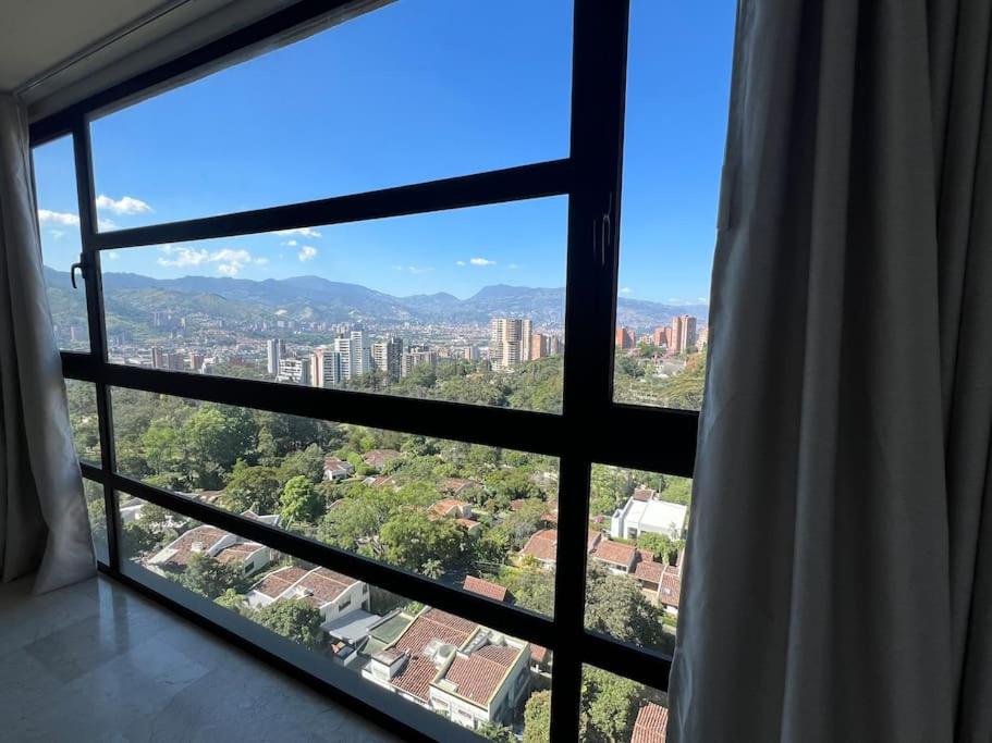 1202, Central Apartment in El Poblado + View
