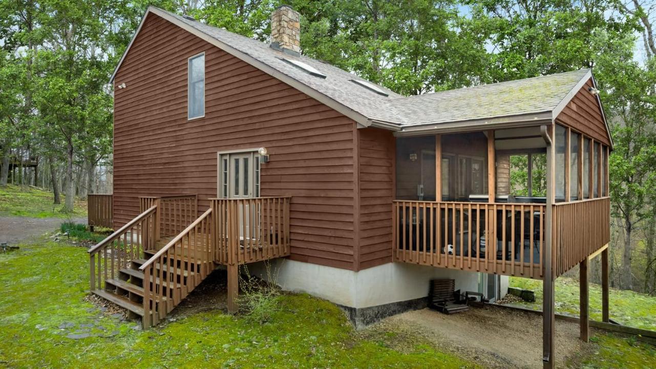 Hot Tub, Community Pool, Grill, WiFi - Huge Cabin! view 5