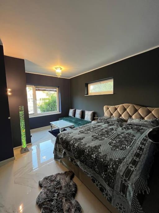 Neu Guest Place