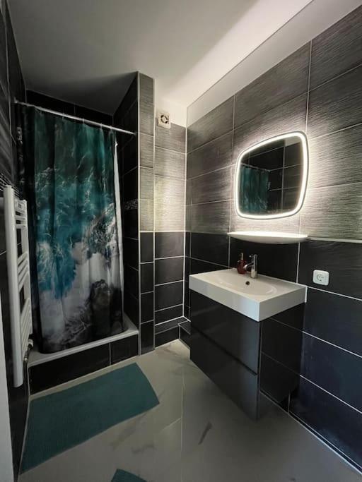 Neu Guest Place