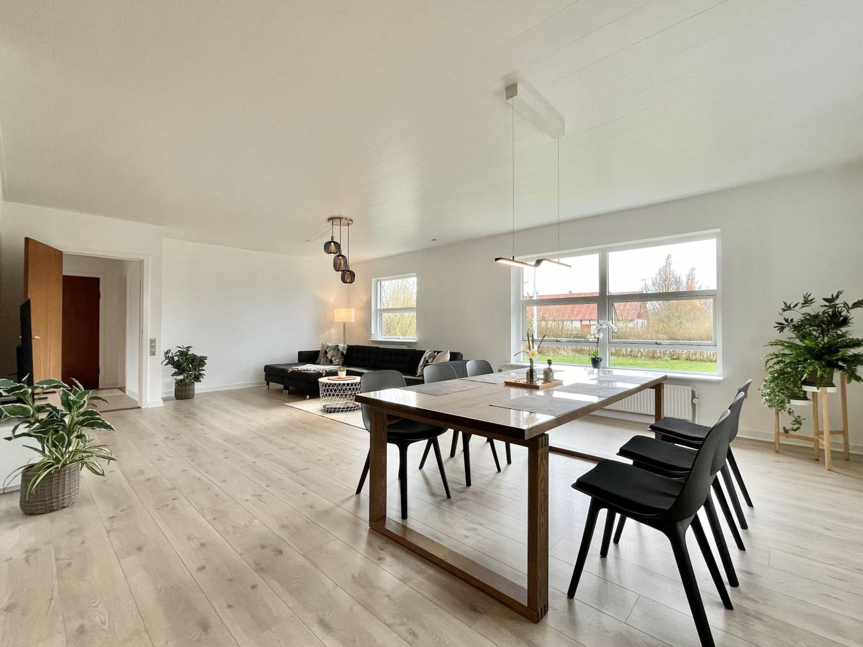 Stunning & Renovated 130sqm Villa only 5 min by car from sandy beaches view 3